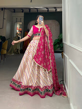 Load image into Gallery viewer, Pink Pure Cotton Leheriya With Patola Print
