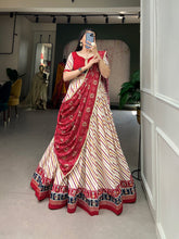 Load image into Gallery viewer, Red Pure Cotton Leheriya With Patola Print